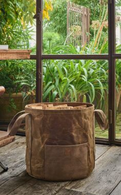 3542641731716-005.s2050-sac-buches-vercors-toile-ciree-marron-ambiance-2-fiche-2.jpg