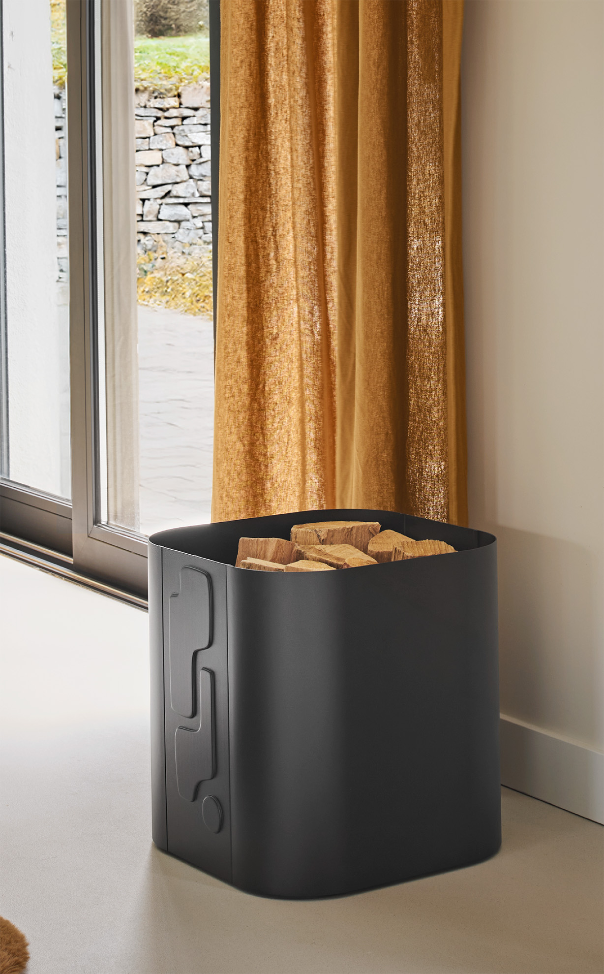 3542641732041-005.10839n3-range-buches-altik-acier-noir-givre-bois-ambiance2-fiche.jpg