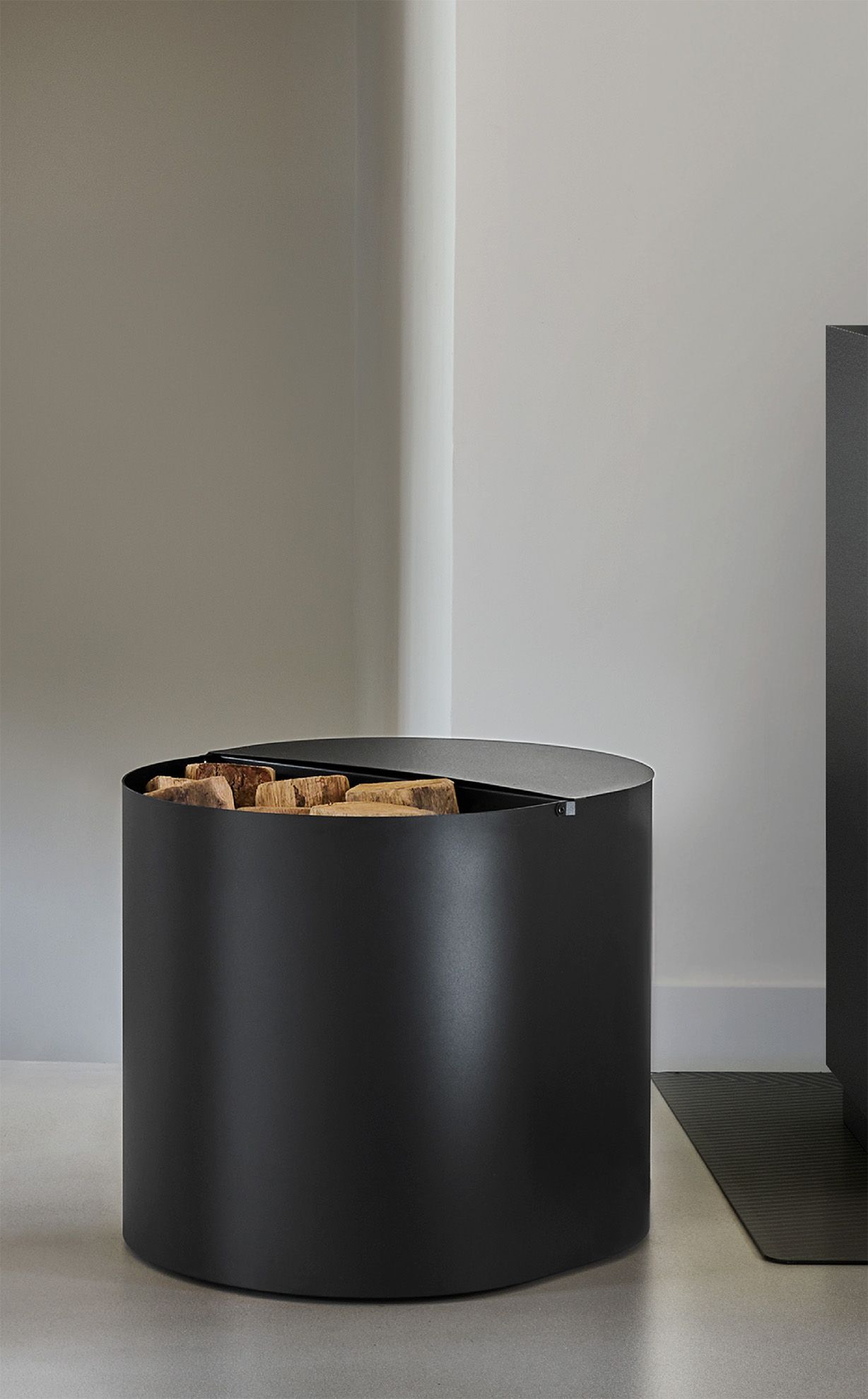 3542641732706-005.10836n3-duo-diplo-mixte-bois-granules-acier-noir-givre-bois-ferme-ambiance-fiche-2.jpg