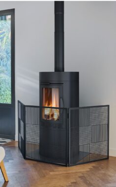 3542641733529-003.20256n-protection-poele-urbian-acier-noir-ambiance-fiche.jpg